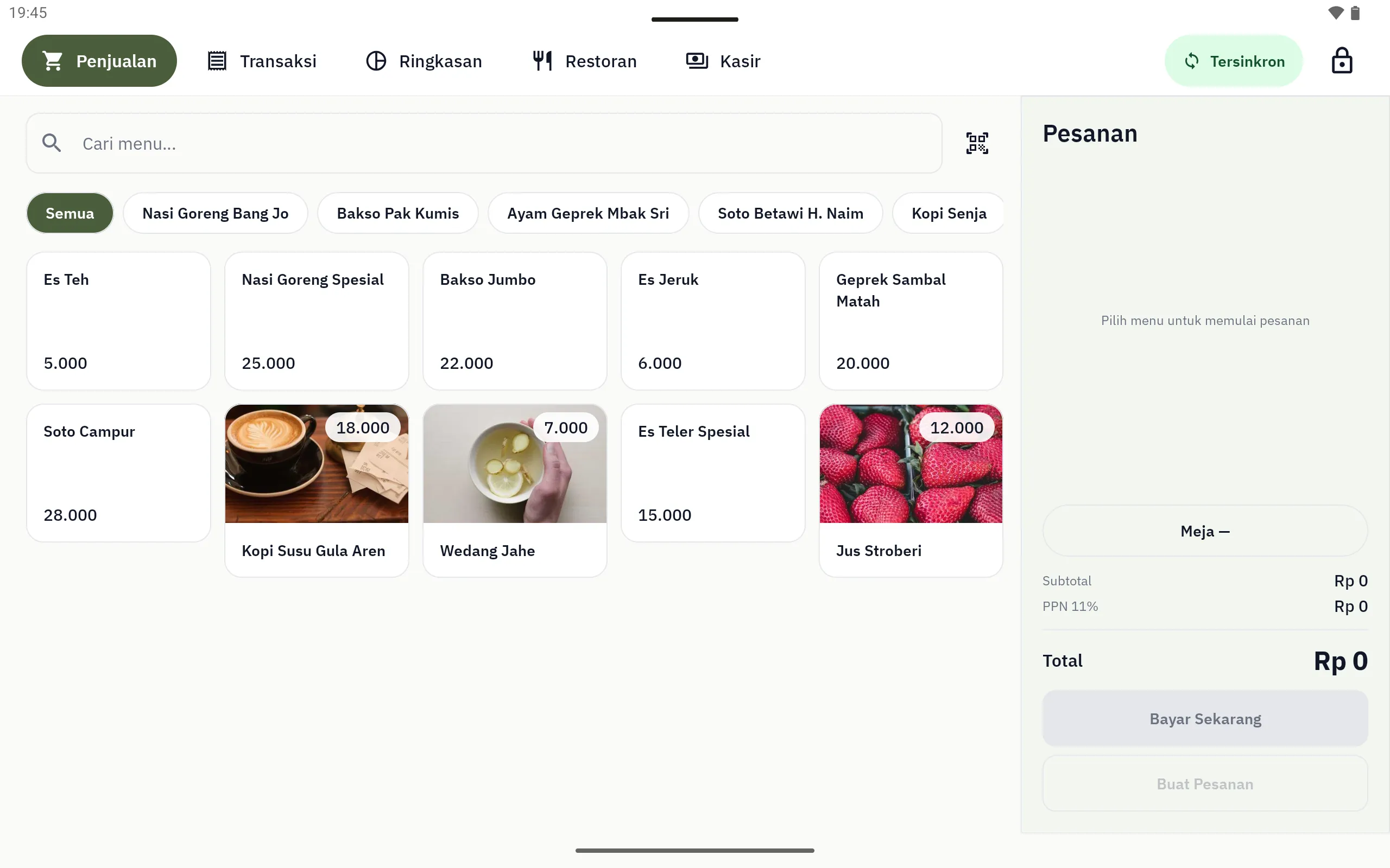 Layar kasir Penjualan menampilkan grid menu dari beberapa stall food court, tiga di antaranya dengan foto produk (Kopi Susu Gula Aren, Wedang Jahe, Jus Stroberi) dan sisanya kartu teks saja