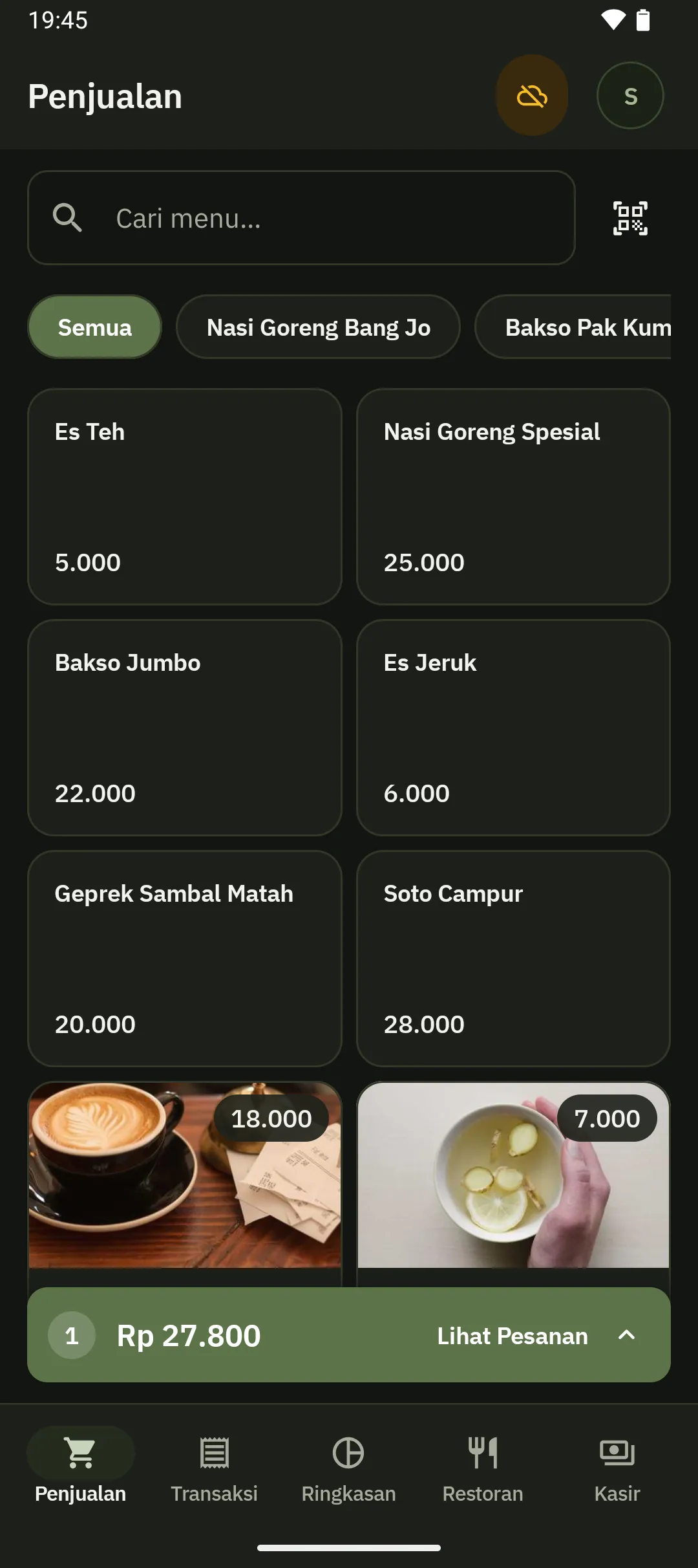 Layar kasir di ponsel dengan ikon mode luring berwarna oranye di kanan atas dan bar pesanan menampilkan satu item senilai Rp 27.800