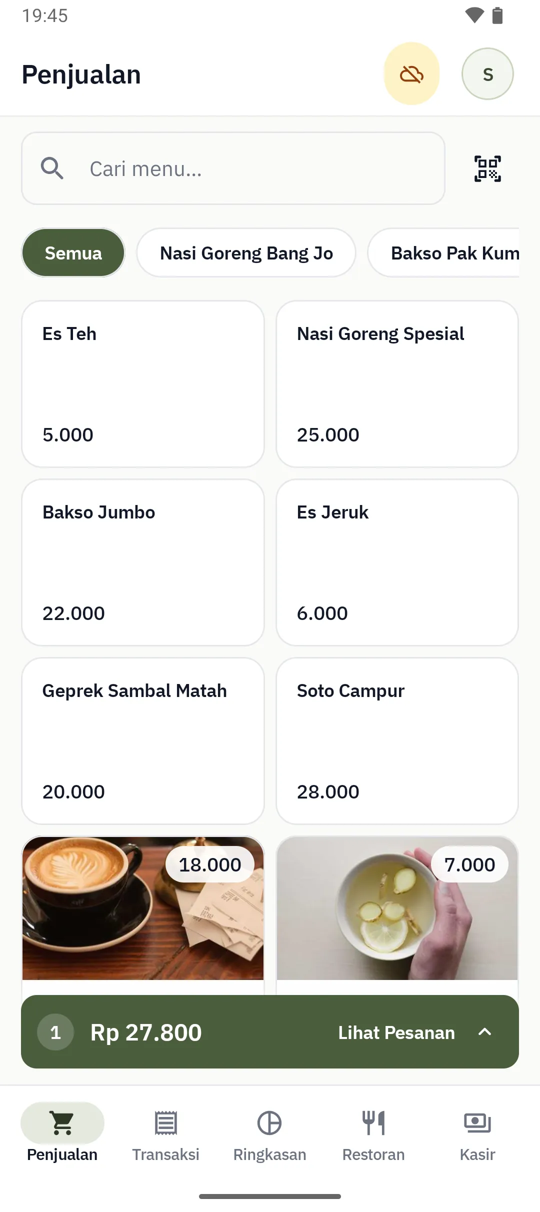 Layar kasir di ponsel dengan ikon mode luring berwarna oranye di kanan atas dan bar pesanan menampilkan satu item senilai Rp 27.800